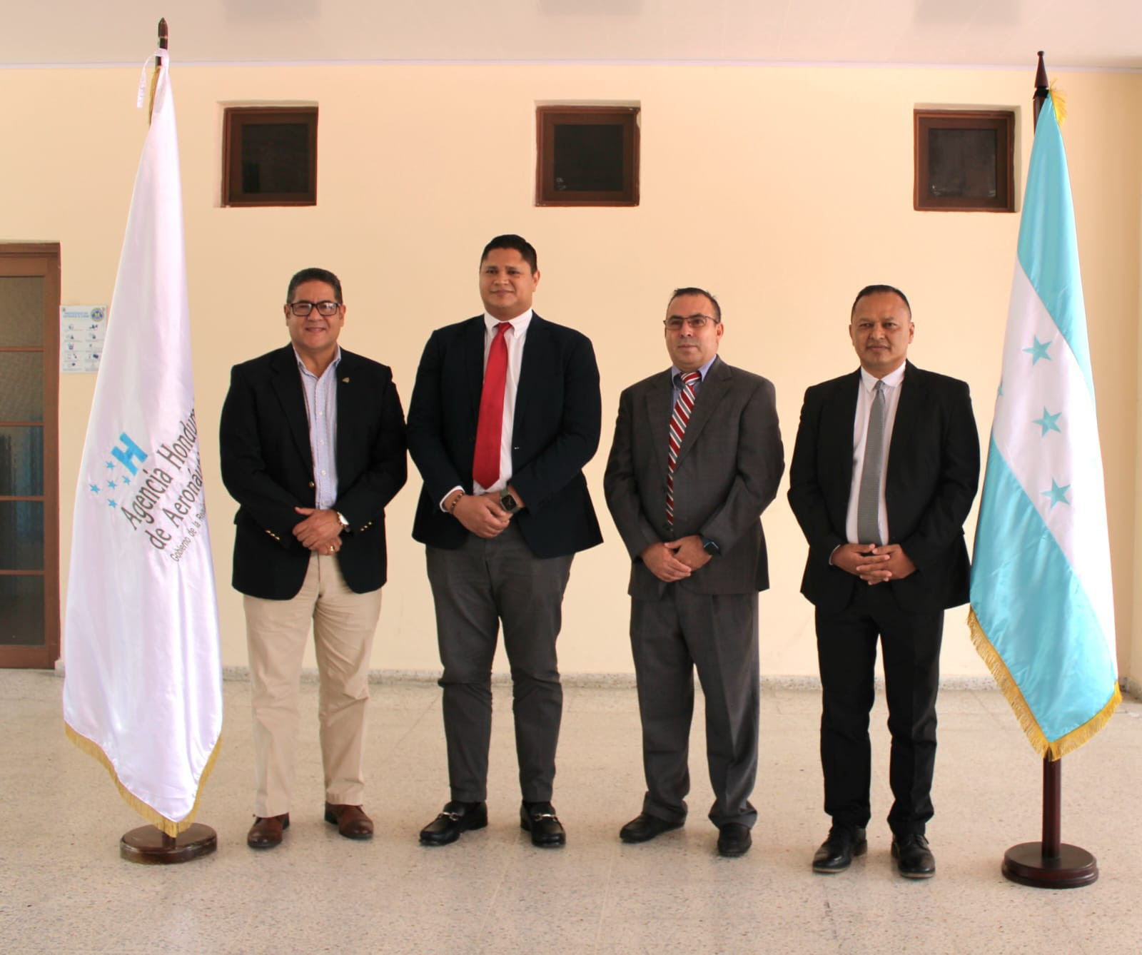 Noticias-Aeropuerto-Tegucigalpa-Honduras-Toncontín-Autoridades de Palmerola entregan documentación a la AHAC para certificar el aeropuerto