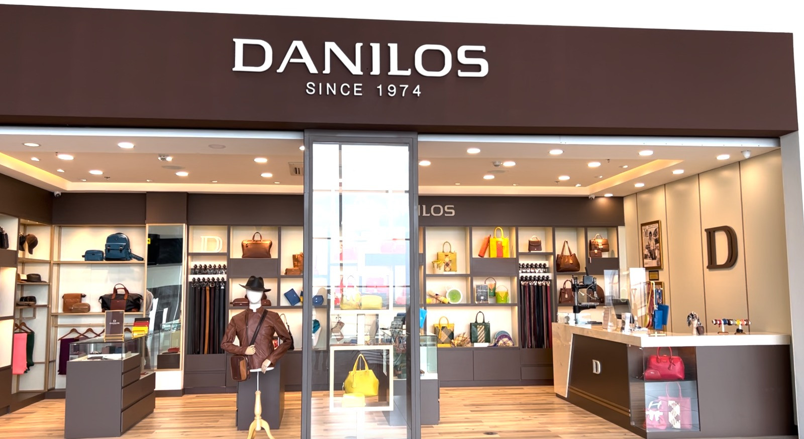 Servicios-Aeropuerto-Comayagua-Honduras-Palmerola-Danilo's Fine Leather, la tienda con los más finos accesorios de cuero