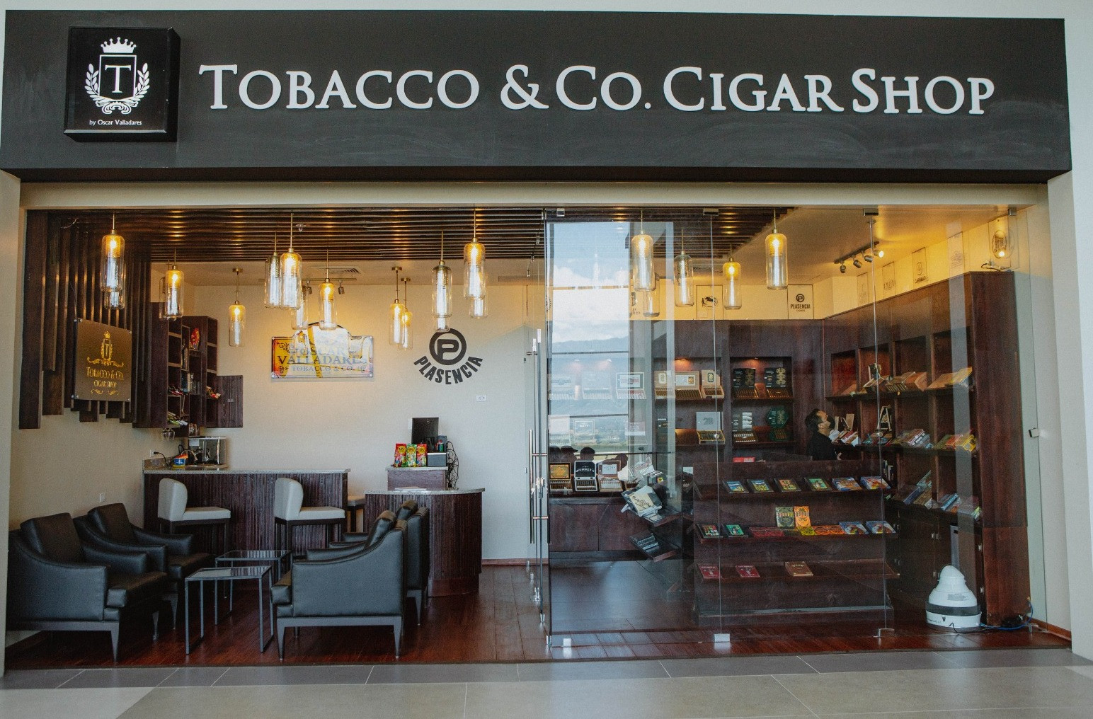 Servicios-Aeropuerto-Comayagua-Honduras-Palmerola-En Tobacco & Co. Cigar Shop encontrarás los tabacos más cotizados